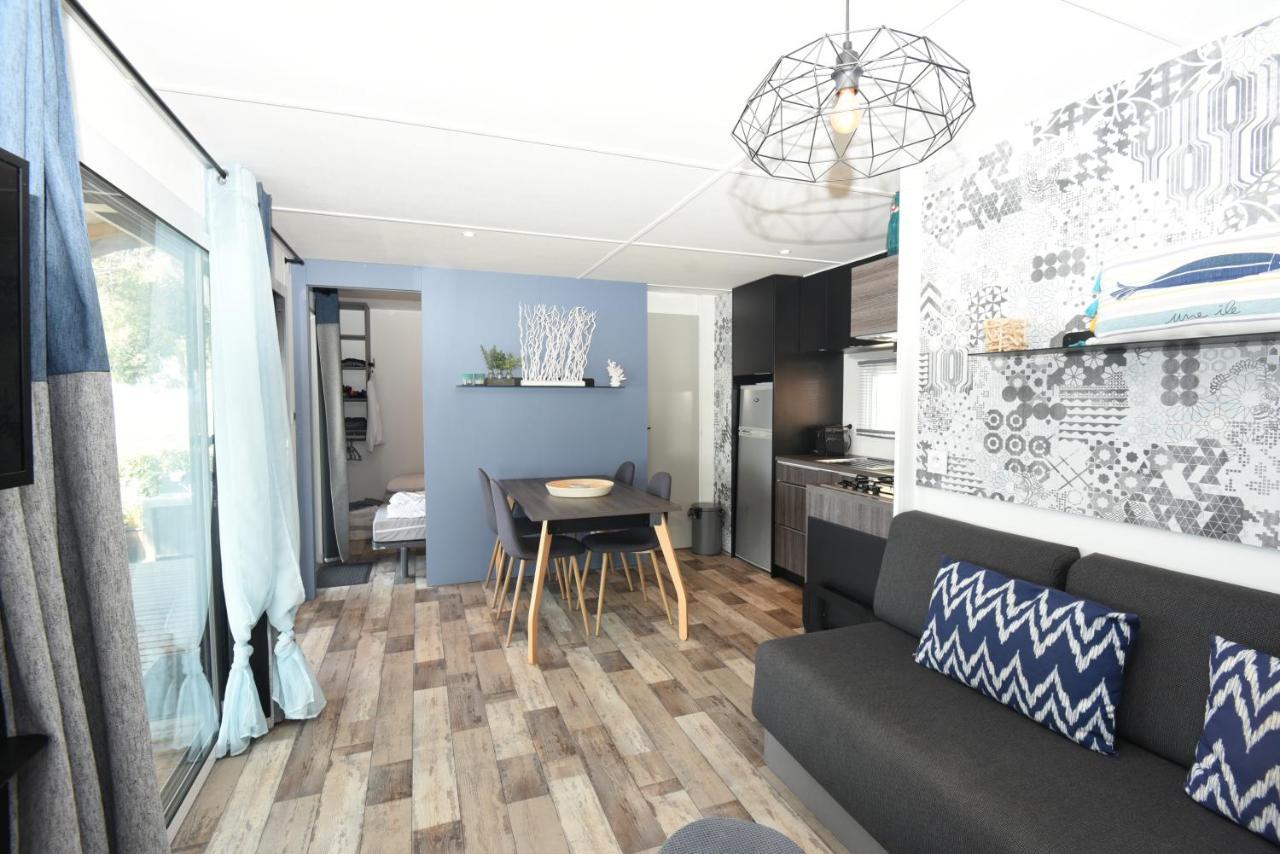 Mobil Home Vue Sur Mer - Racine 03 Saint-Raphaël エクステリア 写真
